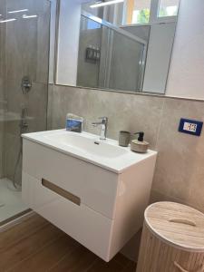 Ένα μπάνιο στο Elite19 Apartment Plus 39