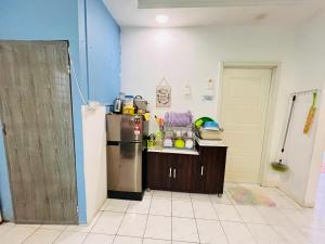 A kitchen or kitchenette at Danial Homestay Semporna
