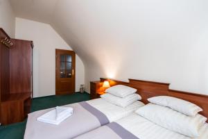 Postel nebo postele na pokoji v ubytování Rewita Międzyzdroje - Galeon + 9 fotografií