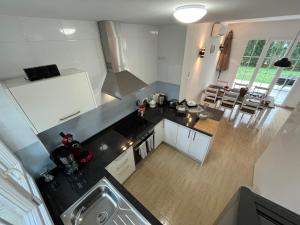 vista sul soffitto di una cucina e di una sala da pranzo di La Esperanza a Cala Murada