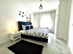a bedroom with a bed and a window at Cosy S3 Apartment in Sidi Bou Said Village in Sidi Bou Saïd