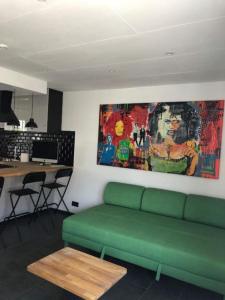 Kuchyň nebo kuchyňský kout v ubytování Froissart Loft et Studio