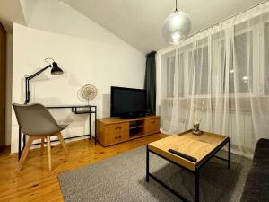 TV a/nebo společenská místnost v ubytování Sofia Sweet Spot: Central & Cozy