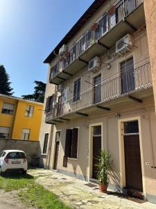 a white car parked in front of a building at CA DEL TRIMA in Melegnano