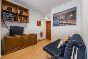 a living room with a couch and a tv at GuestReady - Urban escape with a view in Porto