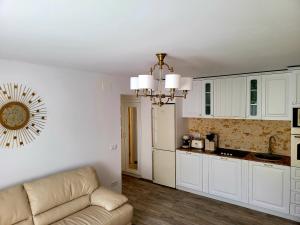 Η κουζίνα ή μικρή κουζίνα στο R&R Apartament +13 φωτογραφίες
