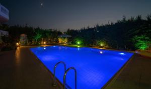 Bazén v ubytování Golden Rose Suites nebo v jeho okolí