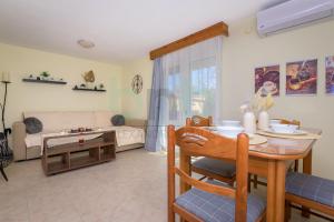 a living room with a table and a couch at Dikella Beach 3 BDR Summer House in Mesimvría