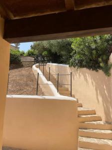 a set of stairs leading up to a building at Villa Olivastro Piscina privata in Stintino