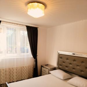 Ένα ή περισσότερα κρεβάτια σε δωμάτιο στο R&R Apartament