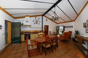 Kuchyň nebo kuchyňský kout v ubytování Huerta Carrión, Finca en El Pedroso