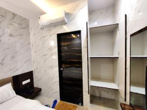 Postel nebo postele na pokoji v ubytování Hotel Comfy Inn
