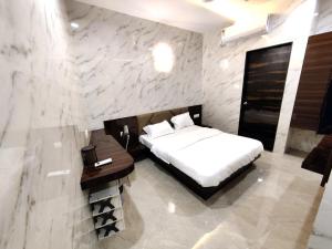 Postel nebo postele na pokoji v ubytování Hotel Comfy Inn