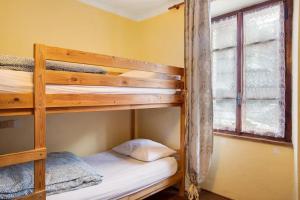 Двуетажно легло или двуетажни легла в стая в LANZADA 2