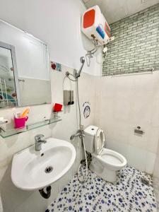 a bathroom with a toilet and a sink at Ngọc Lan Homestay in Hue