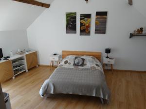 Postel nebo postele na pokoji v ubytování Aux Champs Des Châteaux
