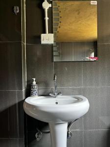 Vannituba majutusasutuses HimtrekStays Sethan, Heritage House, Manali