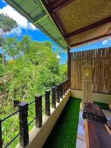 Rõdu või terrass majutusasutuses BAMBOO OASIS