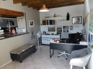 Kuchyň nebo kuchyňský kout v ubytování Aux Champs Des Châteaux