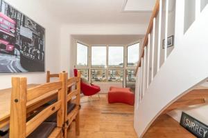 伦敦Sunny Maisonette with views over Canary Wharf, London的相册照片