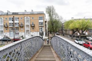 伦敦Sunny Maisonette with views over Canary Wharf, London的相册照片