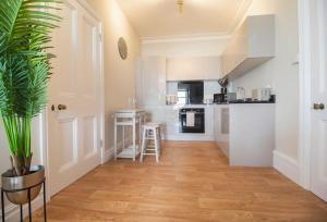 Köök või kööginurk majutusasutuses Beach Haven Apartment By Air Premier