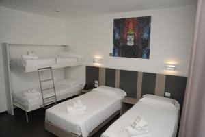 Postel nebo postele na pokoji v ubytování HOTEL MOSAICO + 37 fotografií
