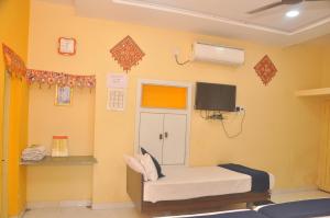 Llit o llits en una habitació de Chitrakut Bungalows