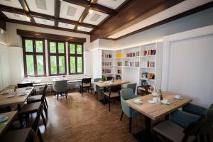 a restaurant with tables and chairs in a room at Philippus Inklusionshotel Leipzig in Leipzig