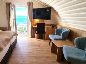 TV a/nebo společenská místnost v ubytování Gästehaus Seeblick