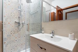 Ένα μπάνιο στο A Look of Taormina Apartments - a Few Steps from the Center