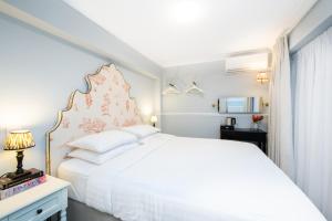 Postel nebo postele na pokoji v ubytování Americana Hotel