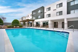 a swimming pool in front of a building at Courtyard by Marriott Johnson City in Johnson City