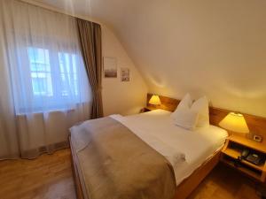 Postel nebo postele na pokoji v ubytování Gästehaus Seeblick