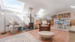 un soggiorno arredato con camino di Old Boswednack a rural retreat gem On the idyllic coast of Zennor to St Ives. Summer house garden parking for two cars and free WiFi. a Zennor