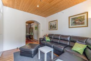 Svetainės erdvė apgyvendinimo įstaigoje Vacation Home Jakop Hof - Happy Rentals