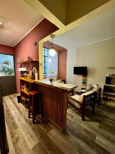 Et tv og/eller underholdning på Cálido y céntrico departamento!