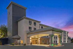 奥兰多Spark by Hilton Orlando near SeaWorld的酒店及建筑效果图