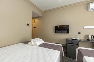 Postel nebo postele na pokoji v ubytování BURSA LOYAL CiTY HOTEL