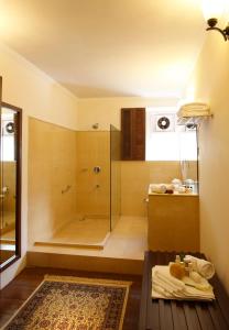 a large bathroom with a shower and a tub at Bedzzz Xclusiv Baikunth, Manali By Leisure Hotels - 650 meters from Hidimba Devi Temple in Manāli