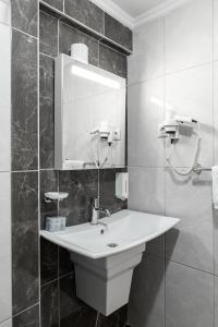 Koupelna v ubytování BURSA LOYAL CiTY HOTEL