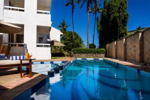 Πισίνα στο ή κοντά στο SWAHILI BEACH APARTMENTS