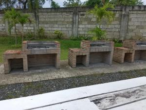 Φωτογραφία από το άλμπουμ του Condo in Lapu-Lapu wd 3 Pools free wifi&Netflix σε Agus