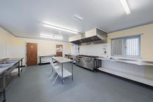 Køkken eller tekøkken på Rural Group Lodging 19 rooms 83 beds Games room