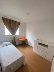 Ένα ή περισσότερα κρεβάτια σε δωμάτιο στο Apartamento aconchegante em Betim