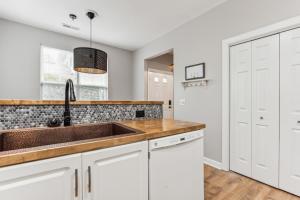 Φωτογραφία από το άλμπουμ του Sunny Retreat: Pool & Beach Near Condo σε Γουίλμινγκτον