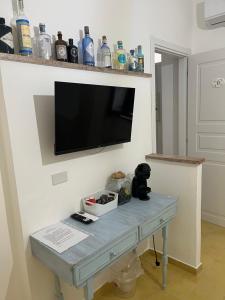 A television and/or entertainment centre at Casa San Domingo