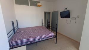 Voodi või voodid majutusasutuse NEWBORN comfort HOSTEL the biggest hostel of town with best location toas