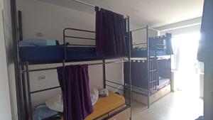 Voodi või voodid majutusasutuse NEWBORN comfort HOSTEL the biggest hostel of town with best location toas