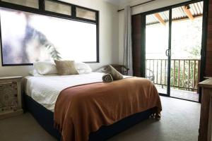 Postelja oz. postelje v sobi nastanitve Warung Guest House Byron Bay